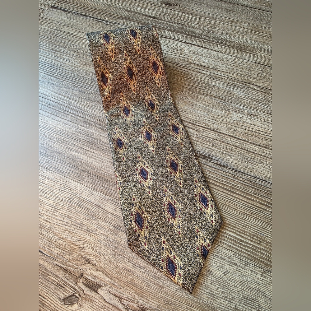 Geometric Patterned Men's Silk Tie in Brown and Gold